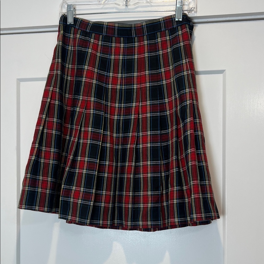 Michael K & Company vintage Plaid A-Line pleated Skirt - Red and Black size 8.
